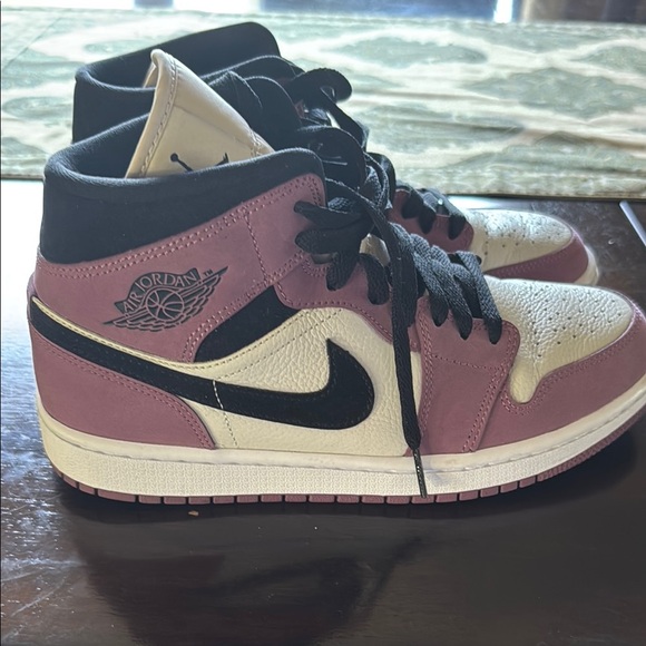 Jordan Black and Pink Sneakers Mid-Top Design - Picture 1 of 3